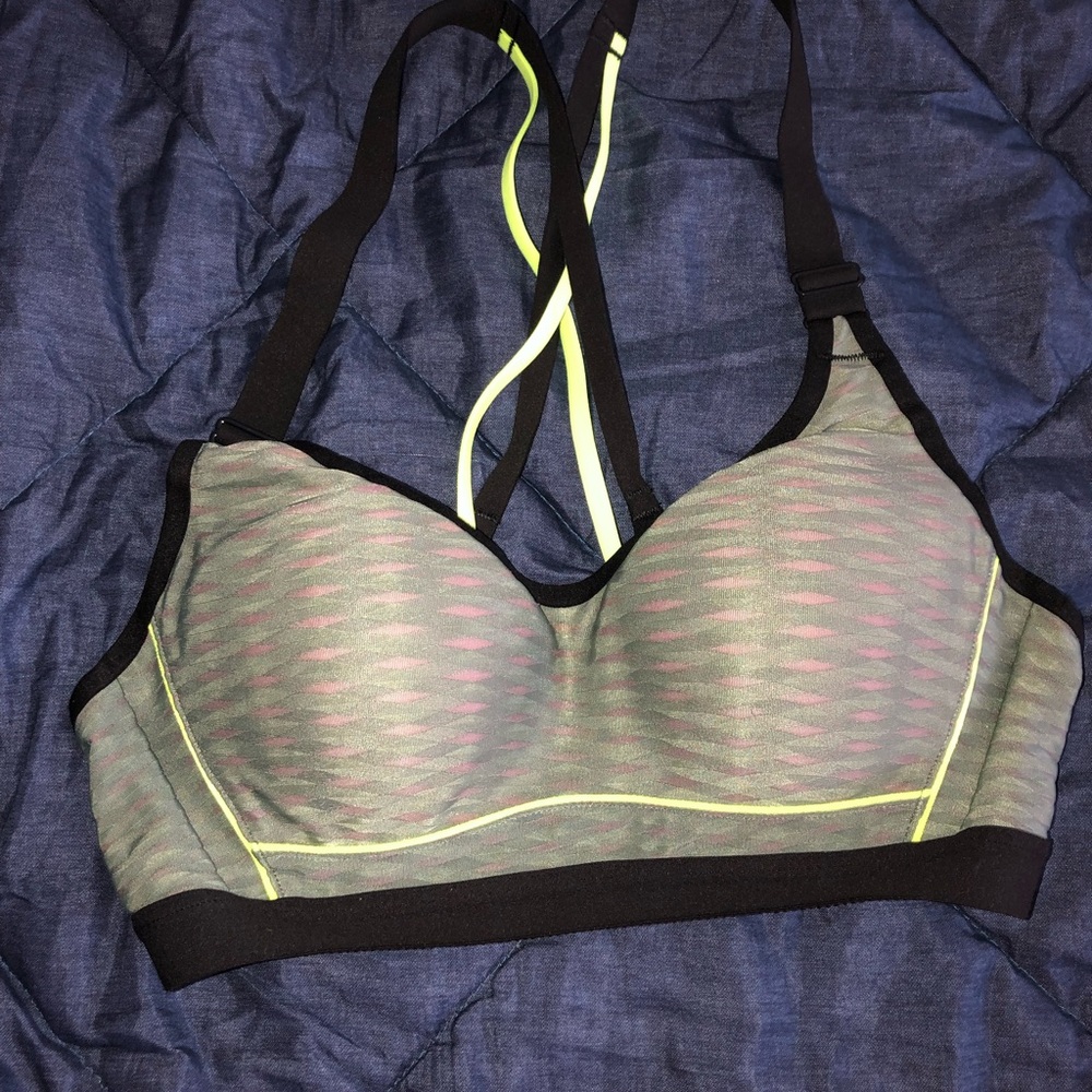 Victoria Secret Sports Bra NWT